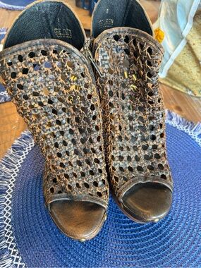 Sbicca Brown Woven Peep-Toe Heeled Booties